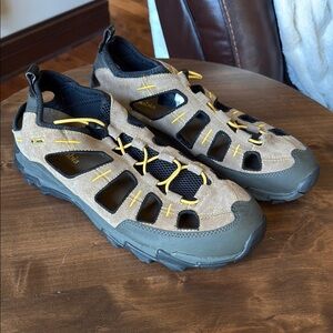 Men's Columbia Outdoor Sandals - Tan and Black -Like New Size 14